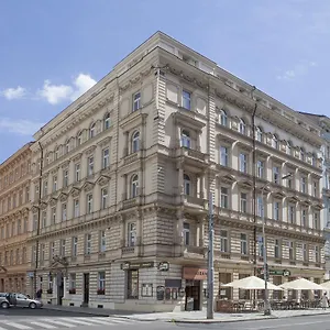 Otel Atos, Prag